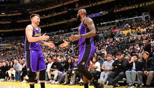 独行侠战胜尼克斯，东契奇砍下三双