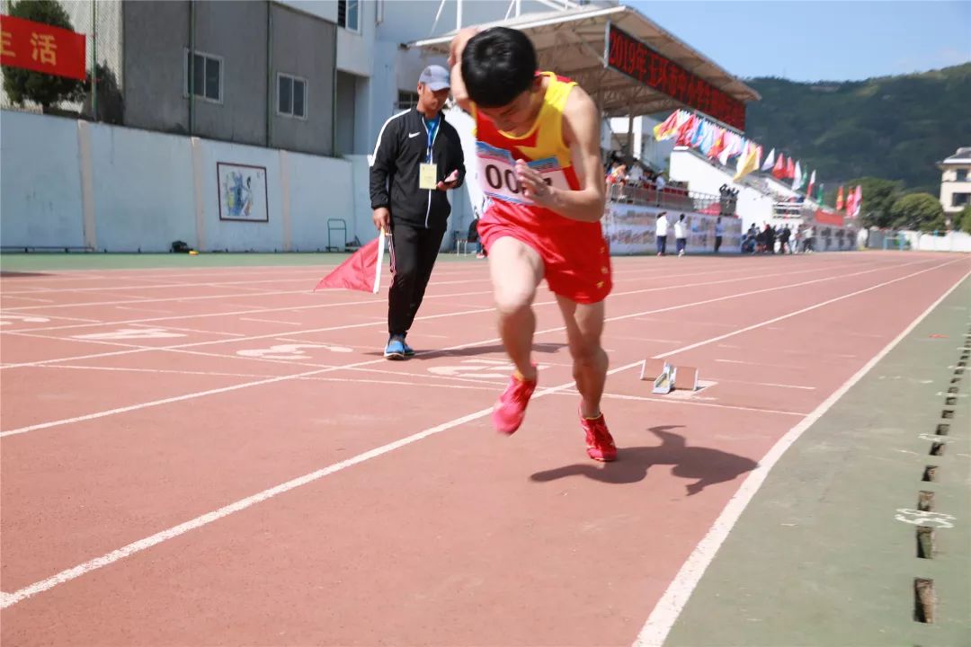欧洲顶尖球队奋力拼搏，为荣誉不断拼搏