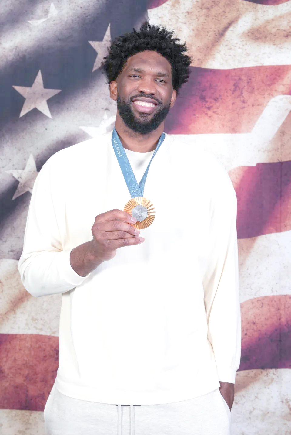 爱游戏官网-美国田径运动员勇夺冠军，荣耀加冕