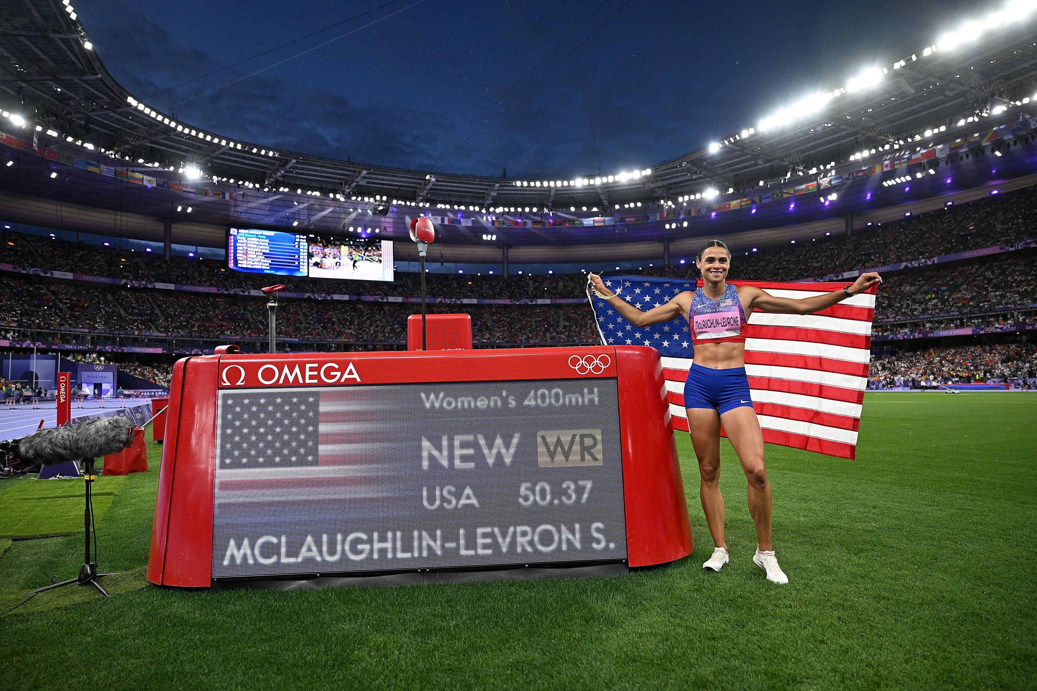 美国田径运动员勇夺冠军，荣耀加冕