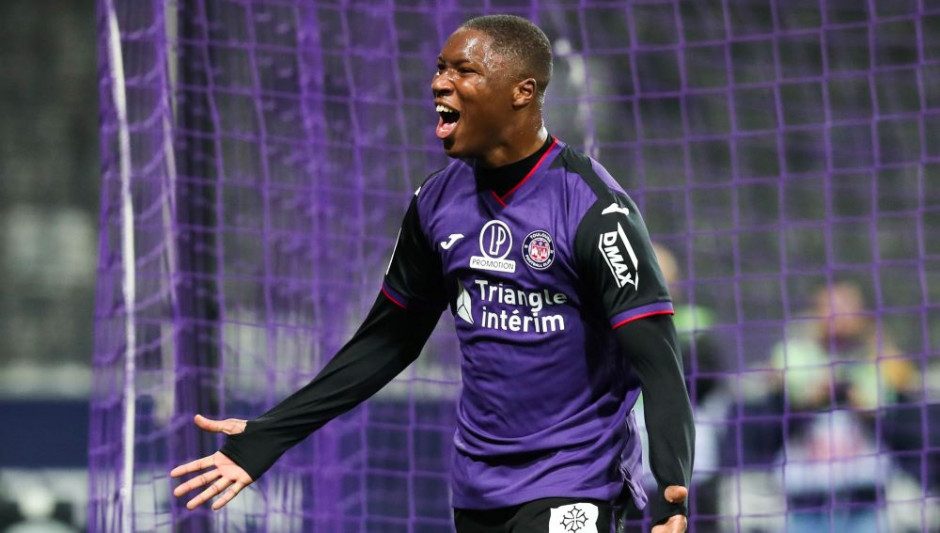 朗斯球队状态稳定，成为法甲赛场黑马