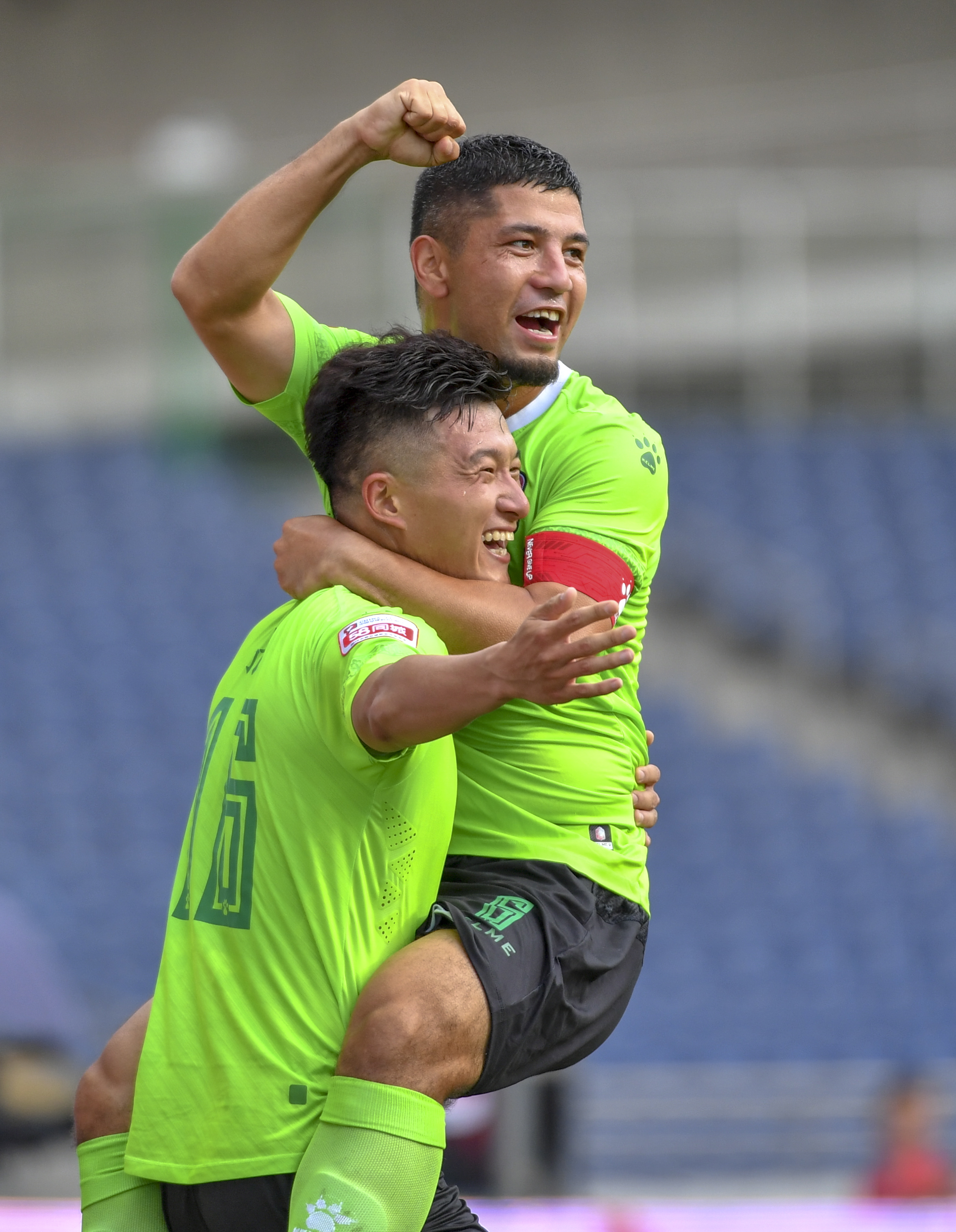 新疆雪豹主场告捷，提升士气