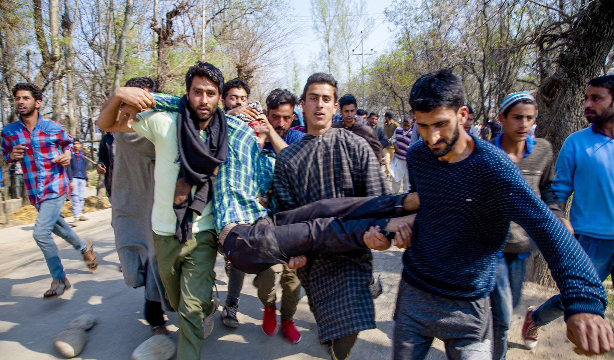 爱游戏登录入口-亚特兰大爆发抗议示威活动，市中心遭遇暴力冲突，多人受伤的简单介绍