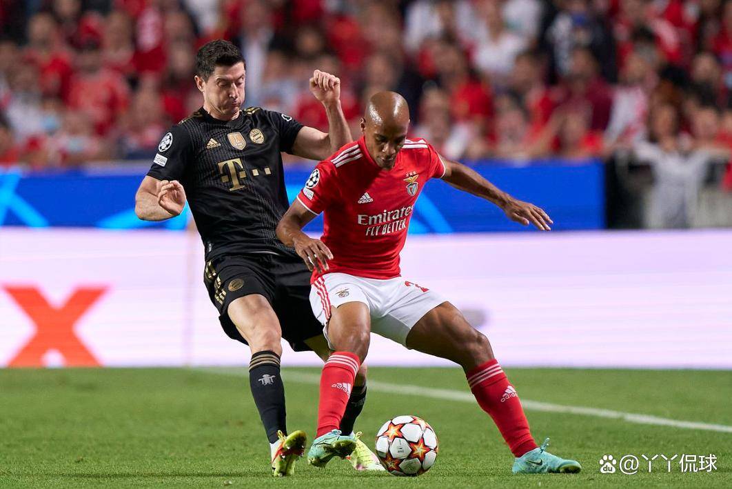 爱游戏体育直播-拜仁主帅承认战术调整错误，球队需重组阵容