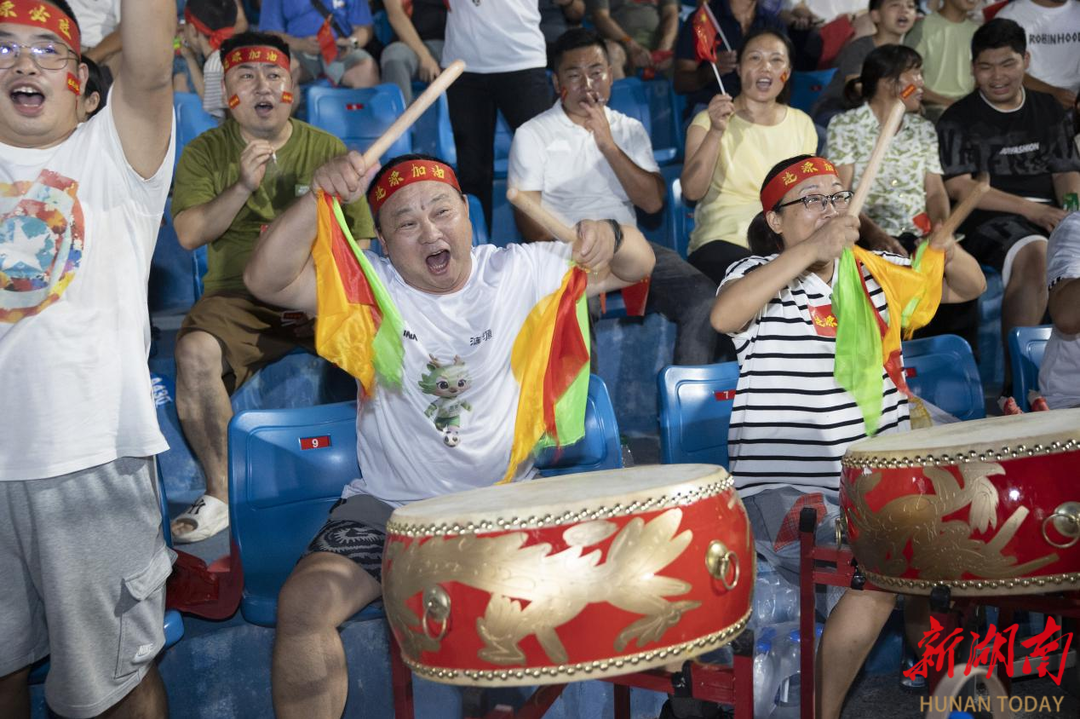 爱游戏网页版登录入口-双方巅峰对决场面火爆局势激烈