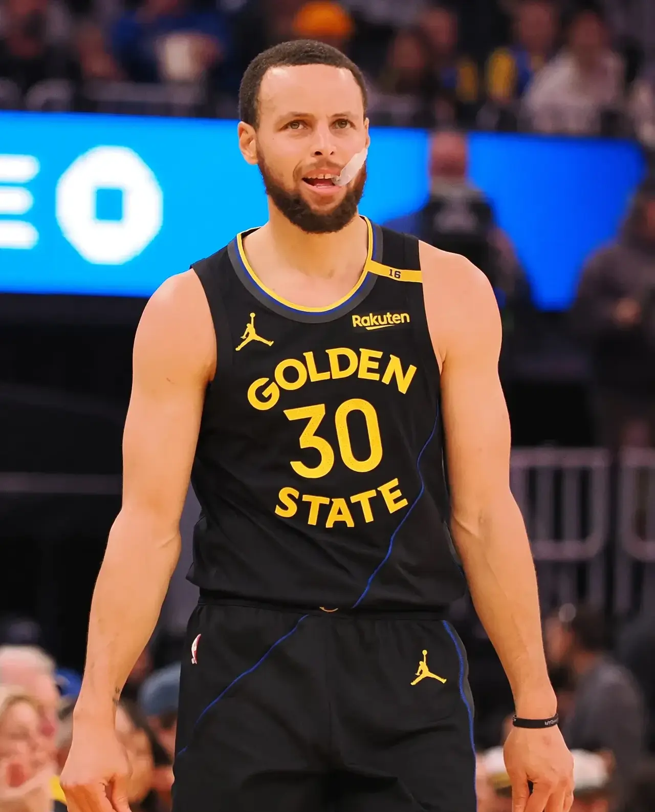 爱游戏体育直播-勇士力克公牛，汤普森全场31分