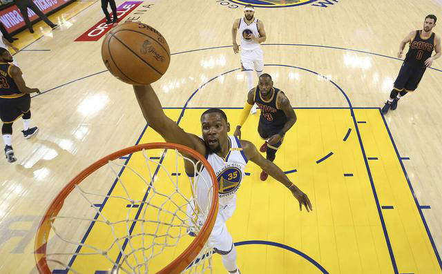 勇士力克公牛，汤普森全场31分