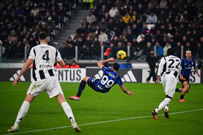 包含尤文图斯长传威胁对手，增强攻击力的词条