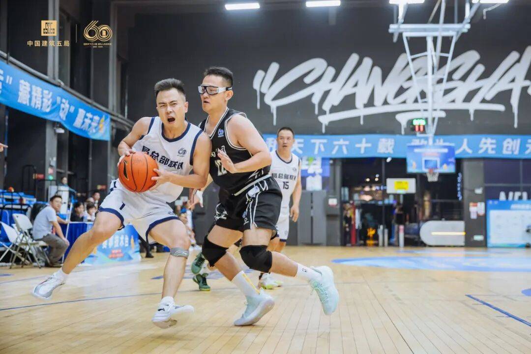 这支火热的篮球劲旅征服观众的简单介绍