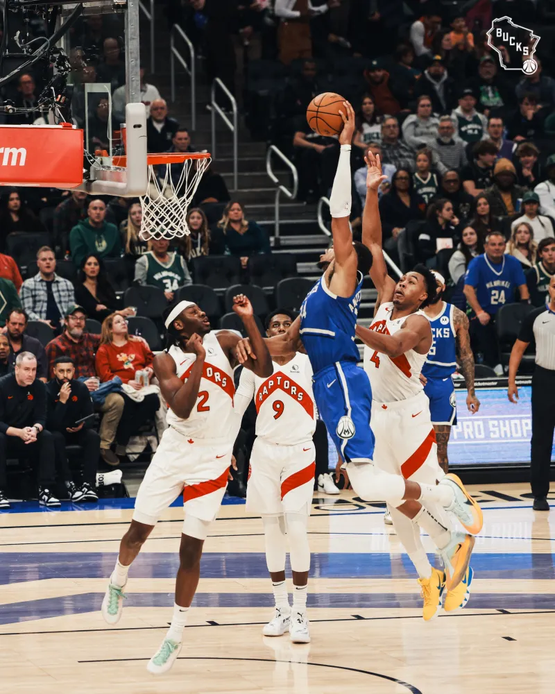 猛龙后场砍下三双，助球队轻松获胜的简单介绍