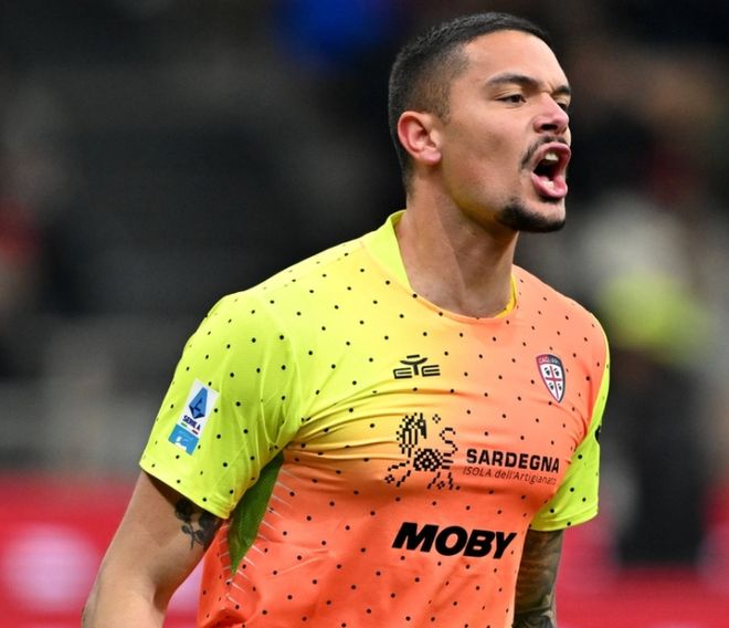 包含AC米兰客场惨败，主帅受压力的词条